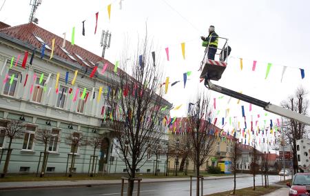 PUSTNA OKRASITEV CERKNICE 03 FOTO LJUBO VUKELIČ
